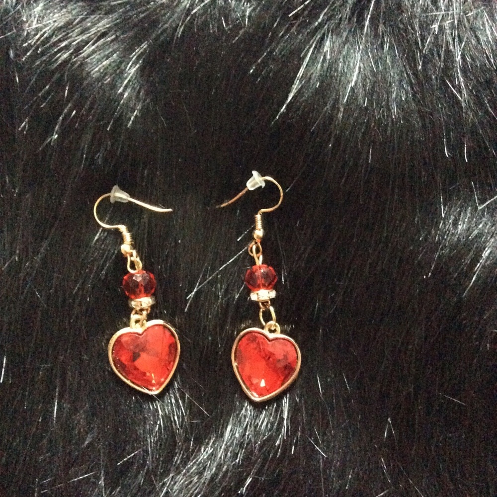 New Valentine gift gorgeous Heart Earrings ♥️ NWT - Picture 1 of 8